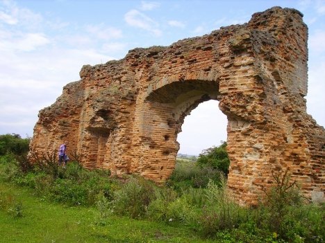 Загублений замок ,біля Дубна