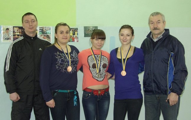 Тримали удари … дiвчата