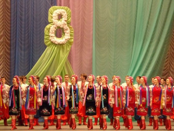 Танок іскрометний журбу проганяє