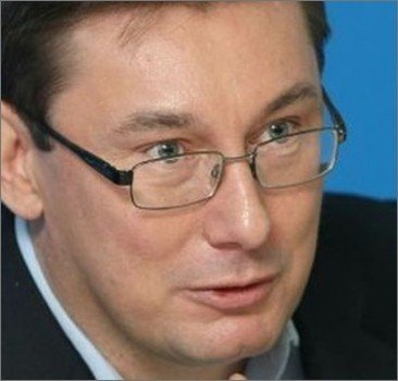 Луценко: Надо прекращать танцы оппозиционных фракций над Конституцией