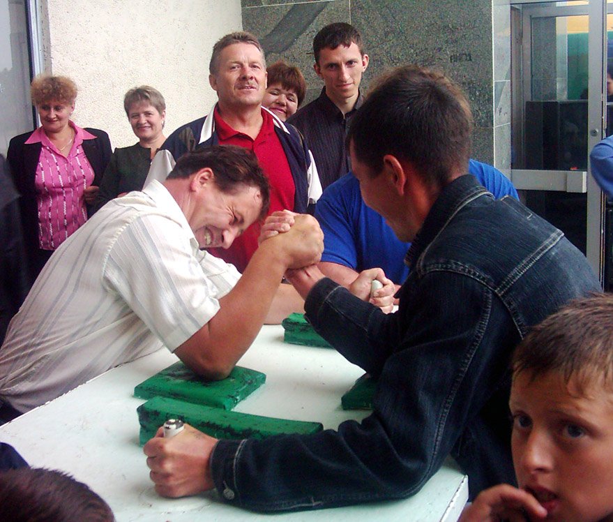 Хто міцніший  в руках