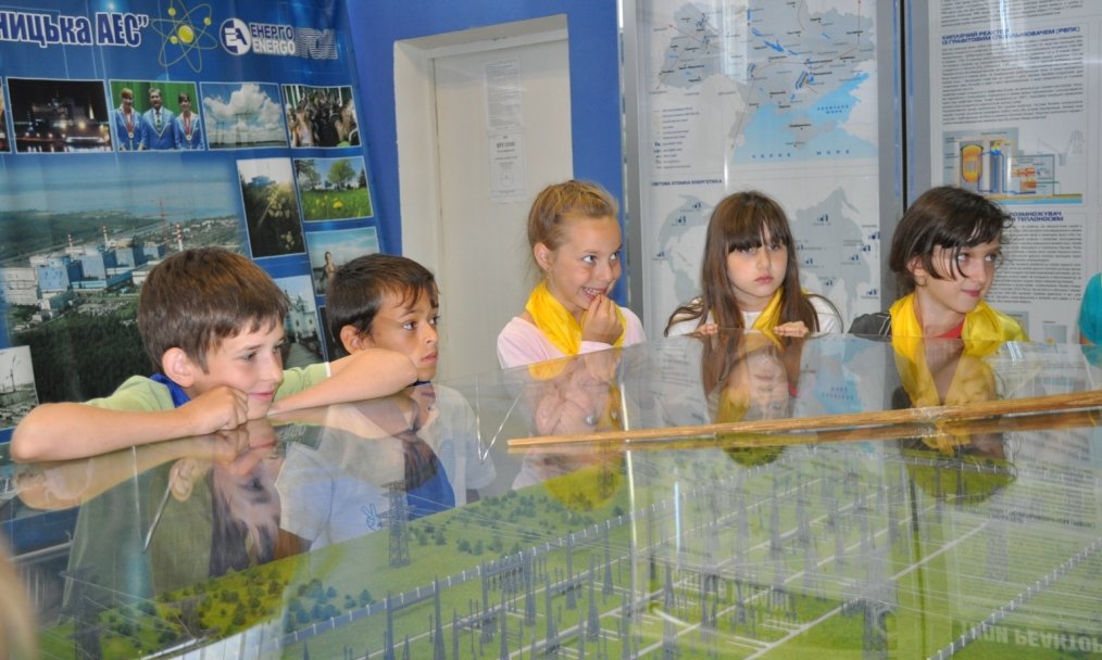 Діти знайомляться з підприємством, де працюють їхні батьки