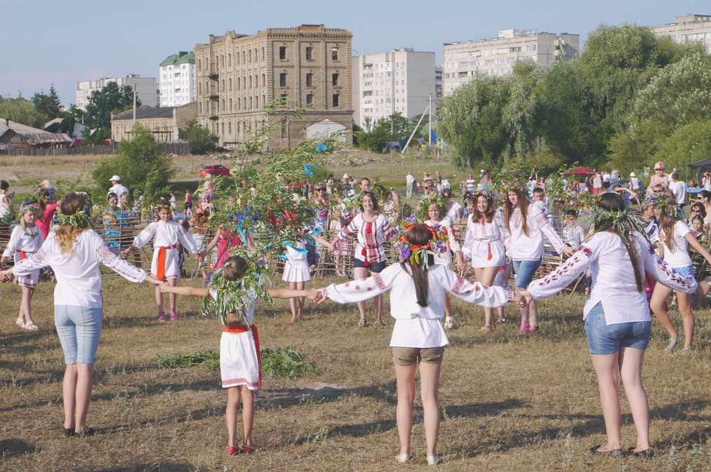 Коли сонце у воді купається…