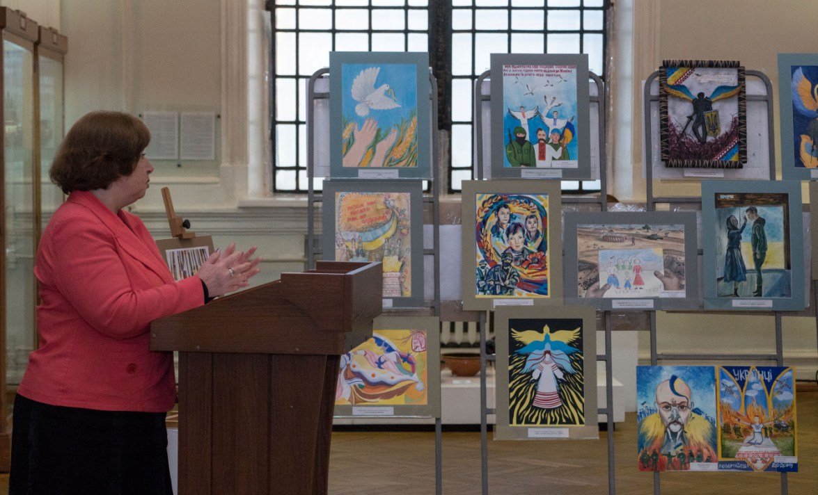 Роботи  нетішинок  Анни-Марії  Макарик  та  Людмили  Квятковської у  національному  музеї  українського  народного  декоративного  мистецтва