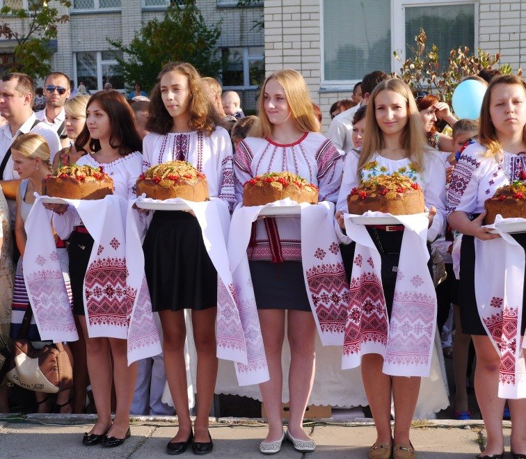 Знову кличе дзвоник в школу