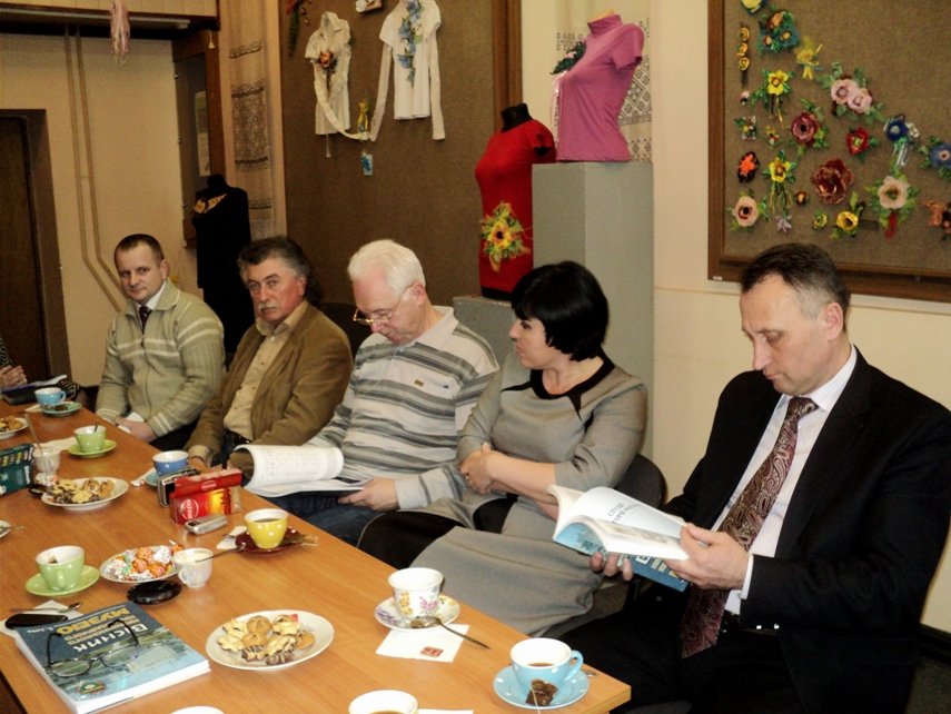 Під обкладинкою –  історія міста і людей