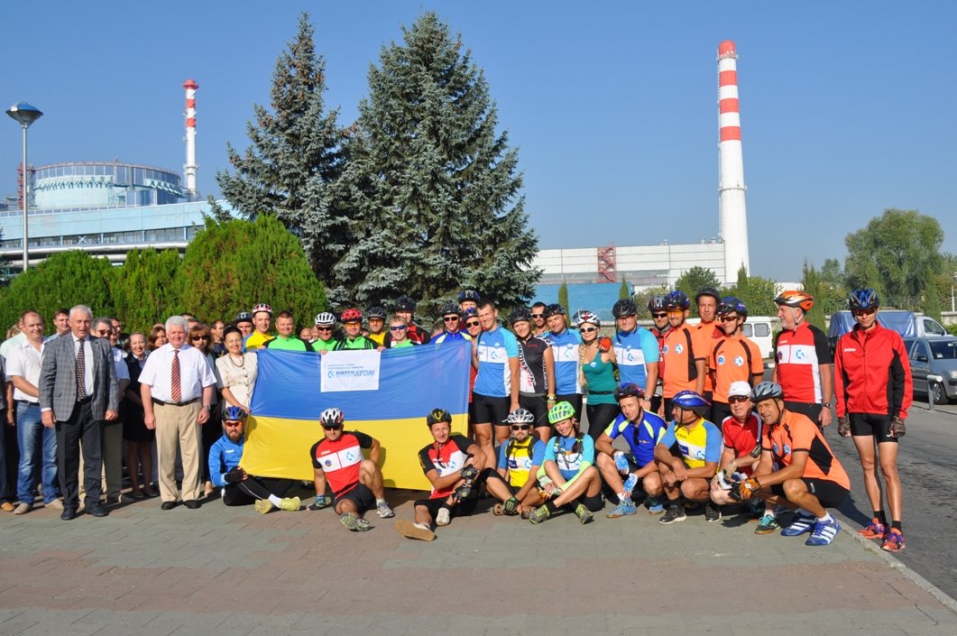 Кiлометри гiдностi, пропаганди здобуткiв атомникiв