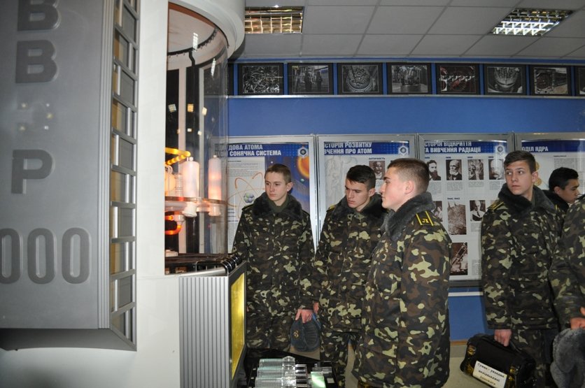 У вiйська - iз знаннями про енергетику та iсторiю