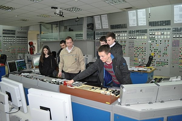 Заняття факультативу «Вступ до атомної енергетики» завершено