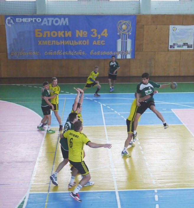 нашКоманда бере участь у перегонах на звання кращої гандболь­ної дружини України