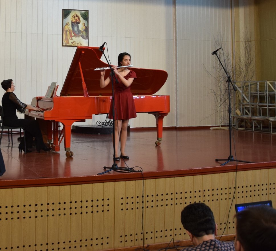 На хвилях музики у світ добра