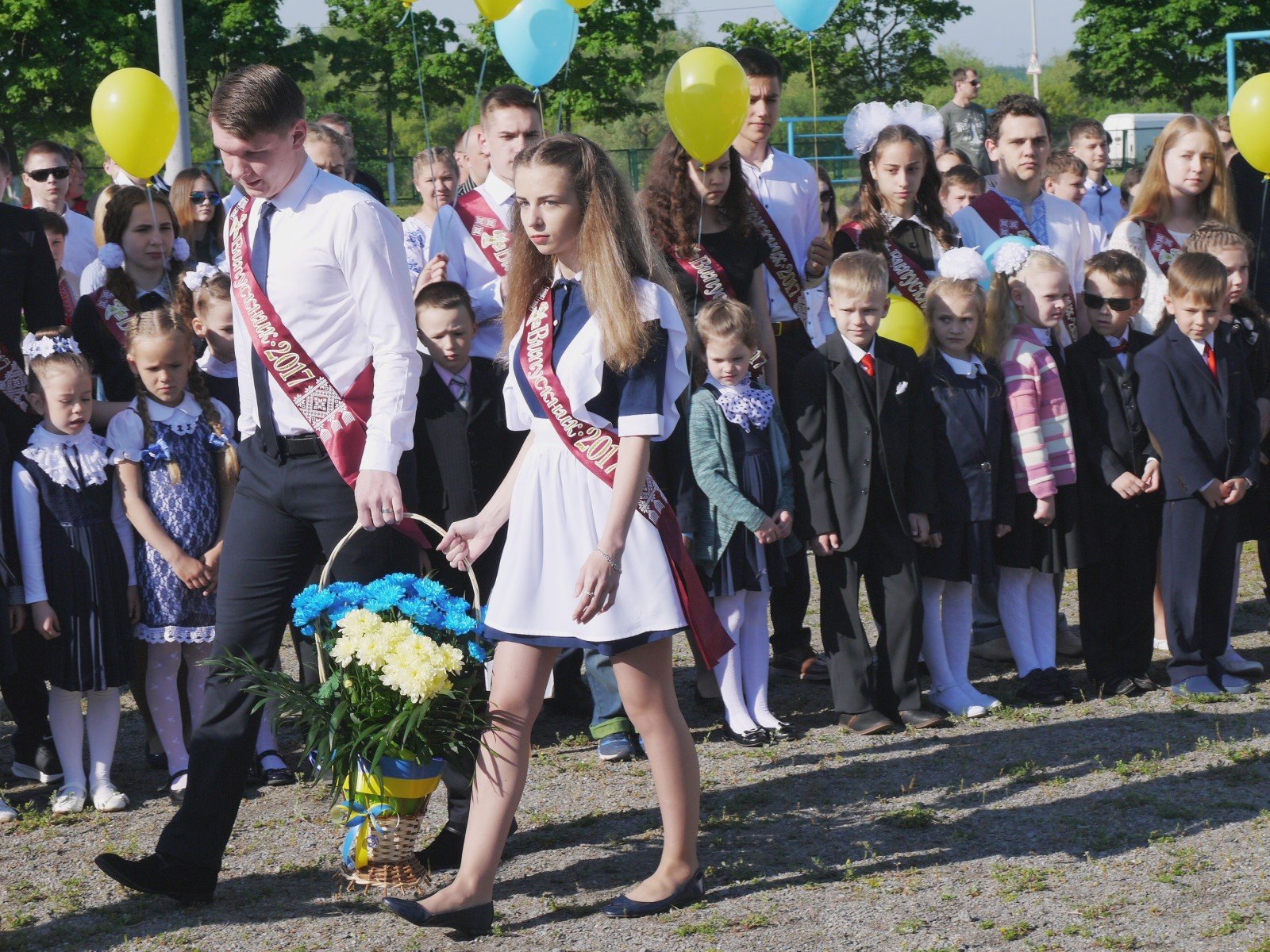 Сонце  посміхнулось  випускникам