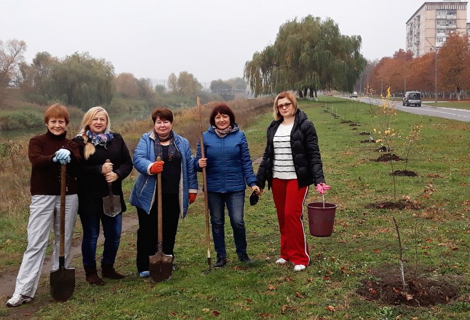 Підростає алейка дружби