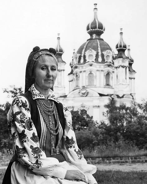 Присвятила  життя  українській  пісні