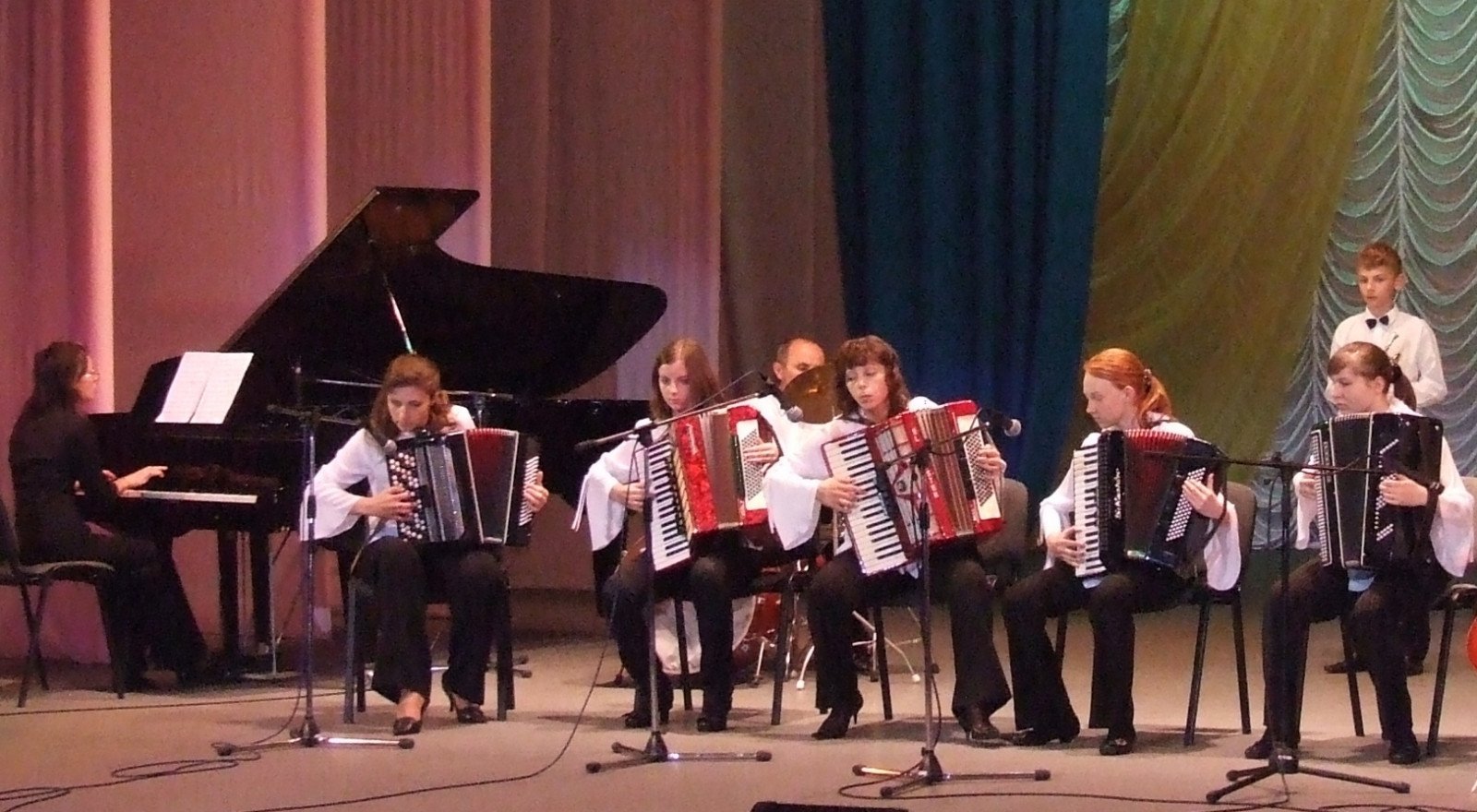 До народу з народними традицiями