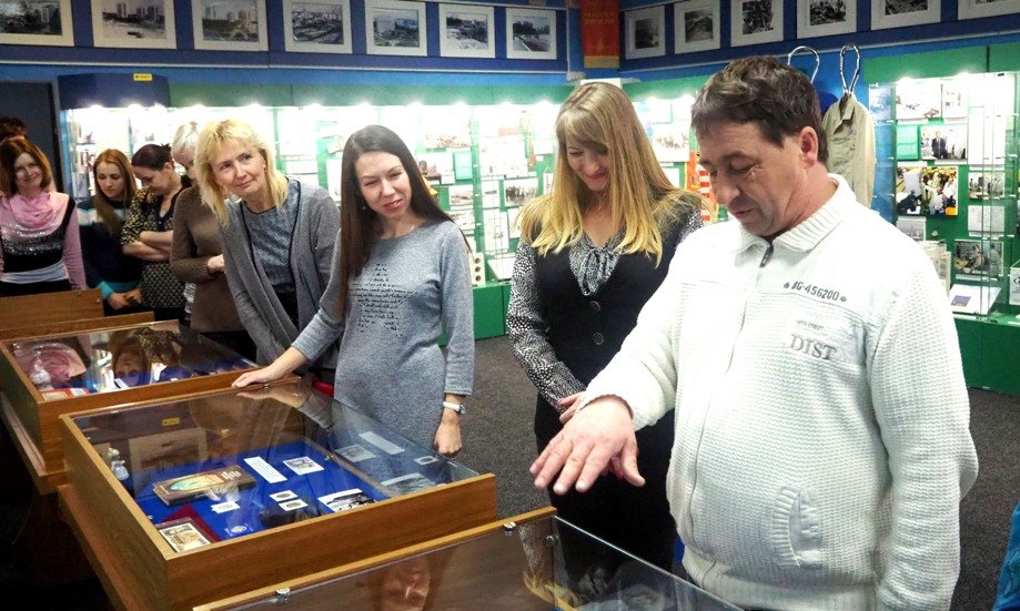 У Нетішинському міському краєзнавчому музеї відкрилась виставка, присвячена образу жінки у різних напрямках колекціонування