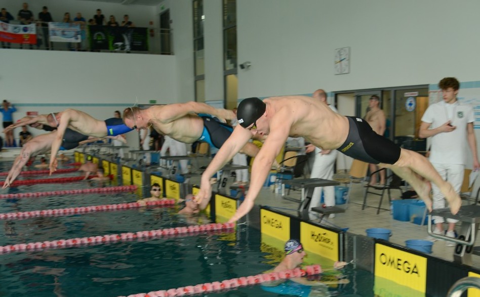 Анатолiй Олiйник «бронзовий» плавець