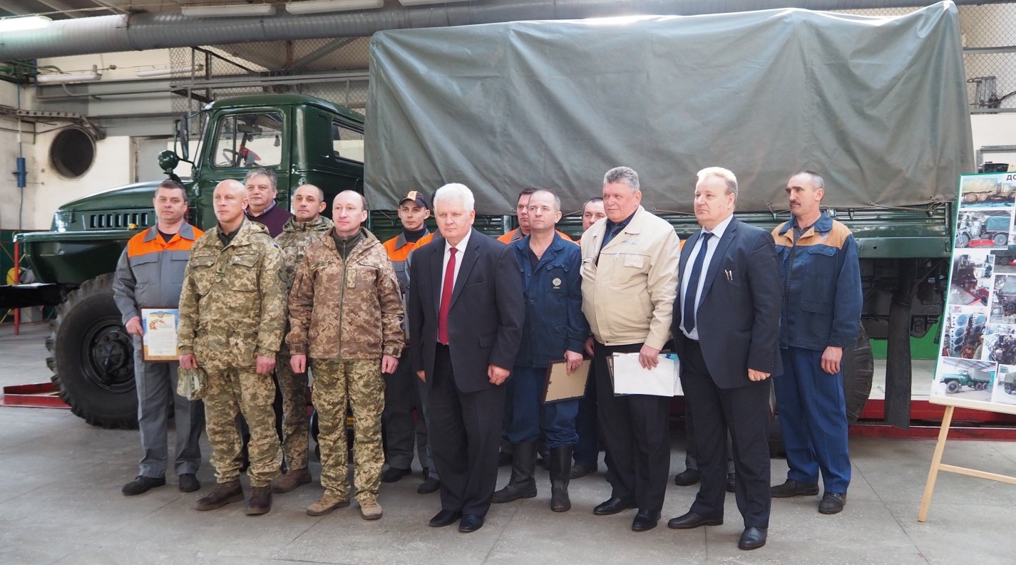 Бойовий автомобiль  вiдновили ремонтники