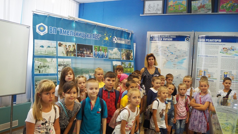 Працівники Хмельницької АЕС привітали нетішинських школярів з Днем знань
