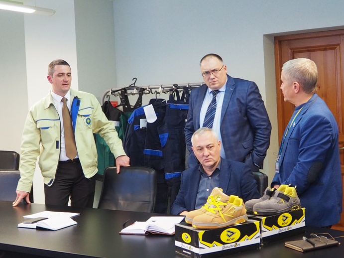 Обговорювались питання забезпечення персоналу засобами індивідуального захисту