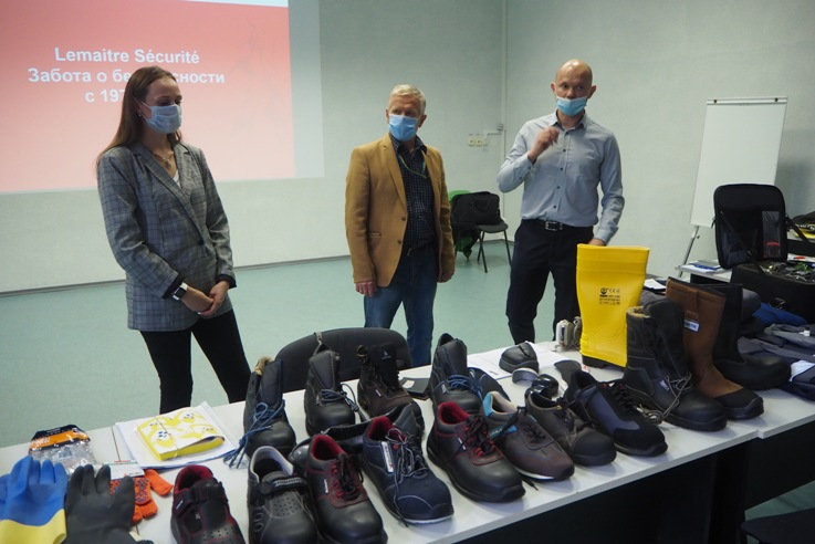 Вивчали потреби атомників у засобах індивідуального захисту