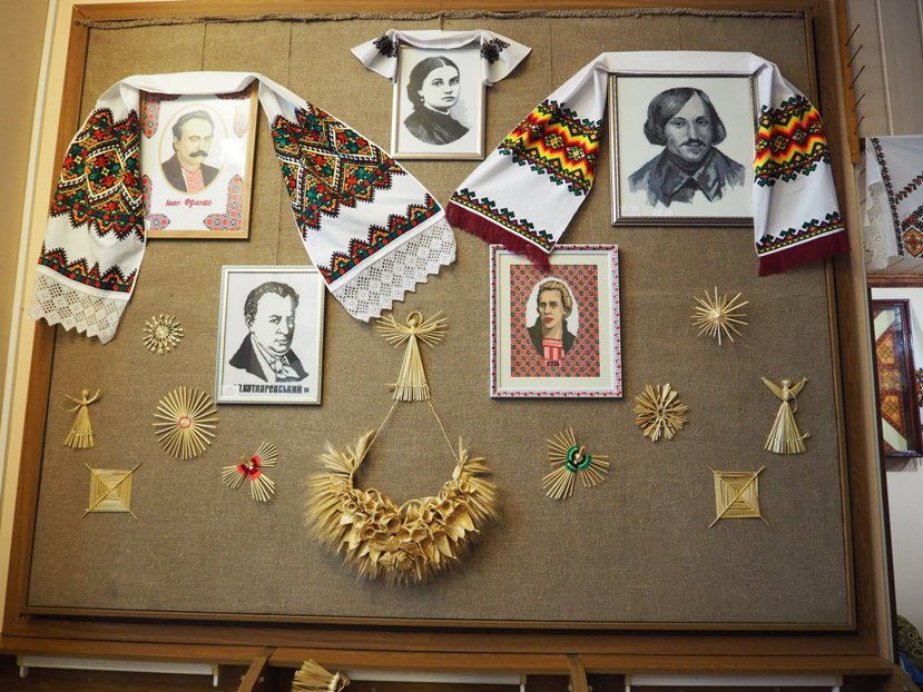 В ЇЇ РОБОТАХ ЖИВЕ УКРАЇНА