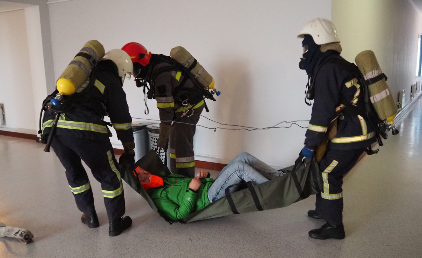 Ліквідували умовну пожежу та врятували людей