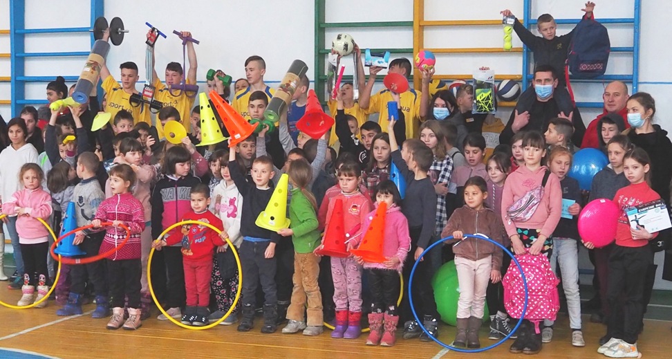 Любов’ю б цих дітей не обійти