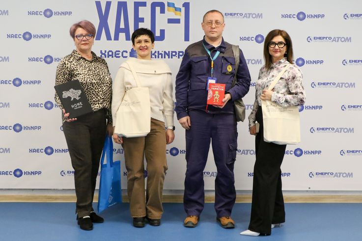 Працівники Хмельницької АЕС Михайло Доценко, Наталія Корнійчук, Аліна Рока та Наталія Зеленська – переможці творчої акції «Вдячні за захист»