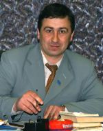 У нього говорить Толстой і Ленін