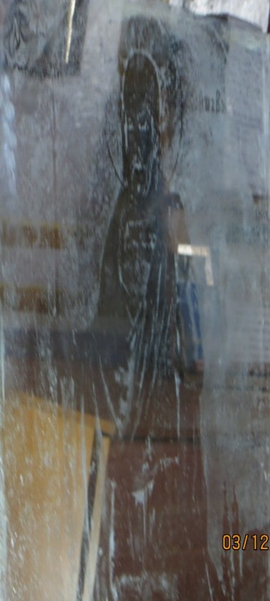 В Храмі Святої Великомучениці Параскеви дивним чином відбилося на склі ще дві ікони