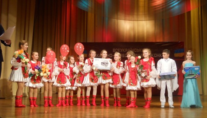 Колектив "Криниченьки"  у Всеукраїнському вокально-хореографічному конкурсі «Твій шанс» зайняв перше місце