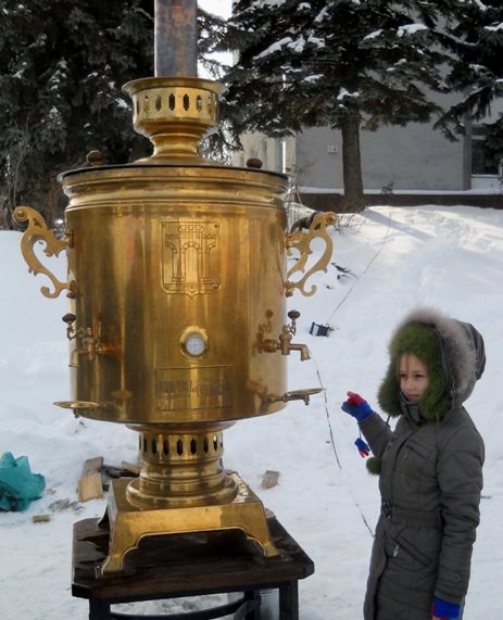 Бiля самовара я i моя Маша