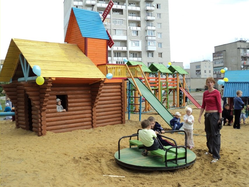 Подарунок від атомників- дитяче містечко - дісталось малечі  м. Славути