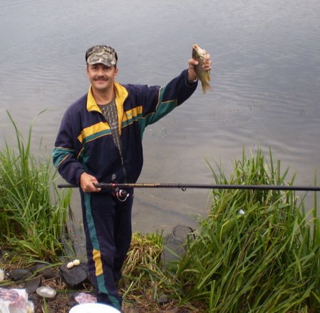 Свiй свояка бачить здалека