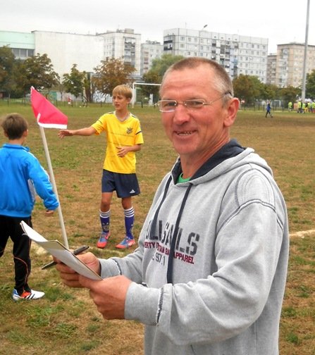 Тренеру нетішинської КДЮСШ Леоніду Григоровичу Коробчуку півстоліття.