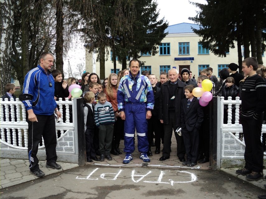 Пiшки 138 тисяч метрiв